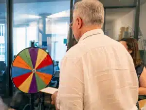 Roue de la connaissance, jeu d'enterprise organisé par Suricats sur les enjeux sociaux et environnementaux